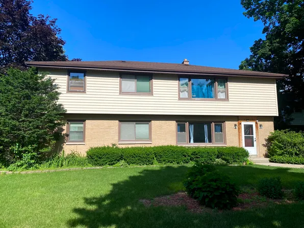 1661 N 116th St, Wauwatosa, WI 53226