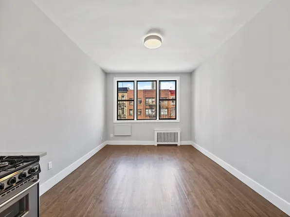 1582 First Avenue image 1 of 5