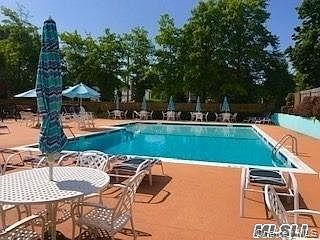 2nd image of 62 Finch Ln APT 62