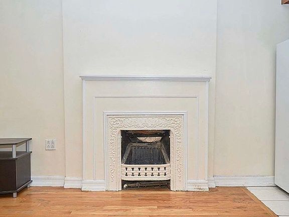 5th image of 1147 Dean St APT 3