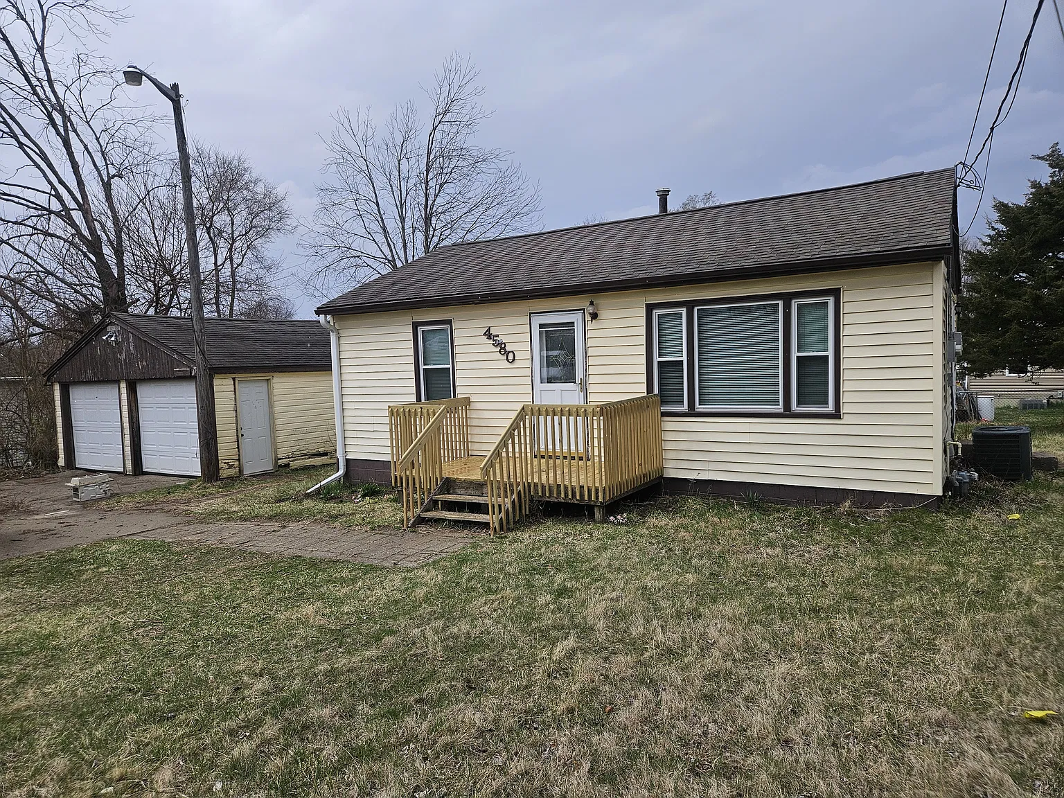 2 bed, 660 sqft, $1,200 — Photo 1