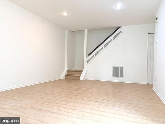 3rd image of 3 Heather Ct