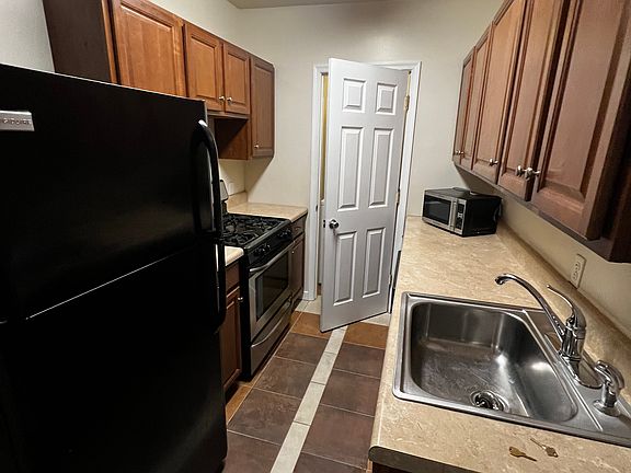 3rd image of 3118 Kensington Ave APT 1