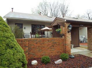 25748 Lexington Dr UNIT 1, South Lyon, MI
