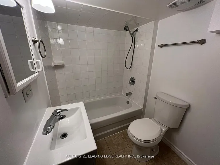 497 King St E — Photo 7