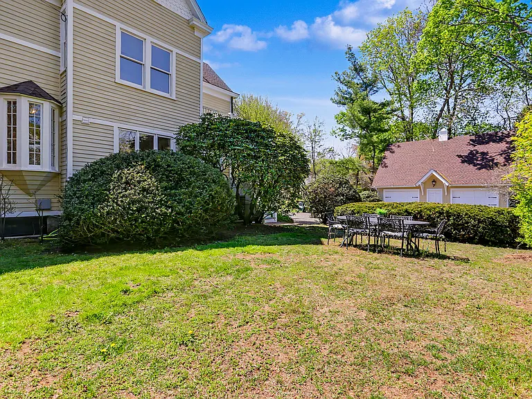 462 Riverside Ave — Photo 48