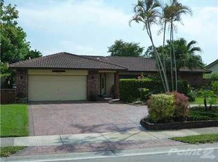 10200 Ramblewood Dr, Coral Springs, FL 33071