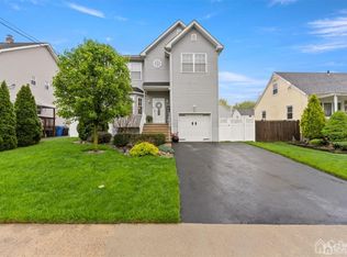 153 Bucknell Ave, Woodbridge, NJ
