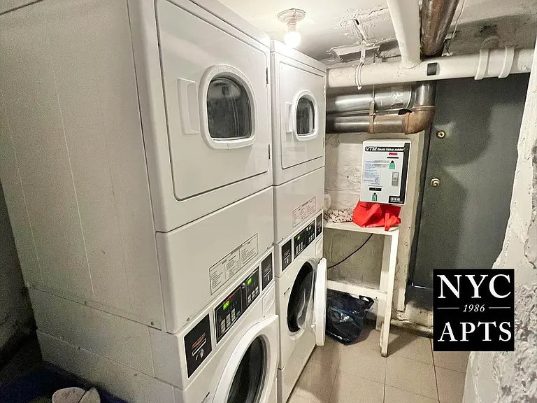 328 W 44th St #21 — Photo 8
