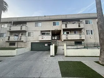 14351 Haynes St #104 Photo 1