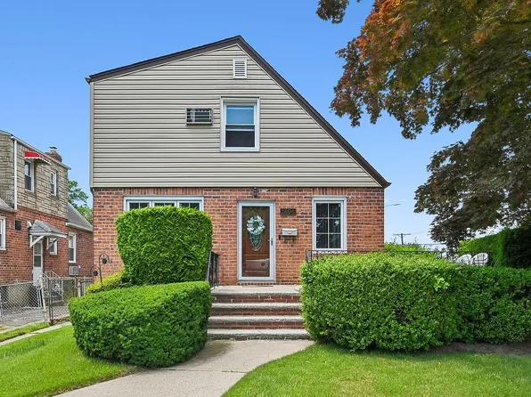 5804 192nd St, Fresh Meadows, NY 11365