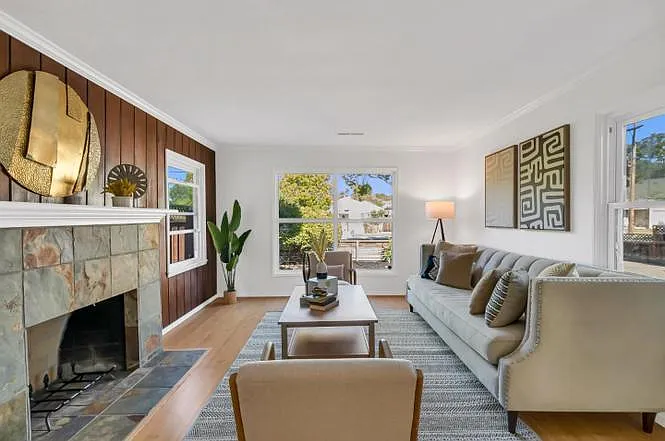 389 Lastreto Ave — Photo 5