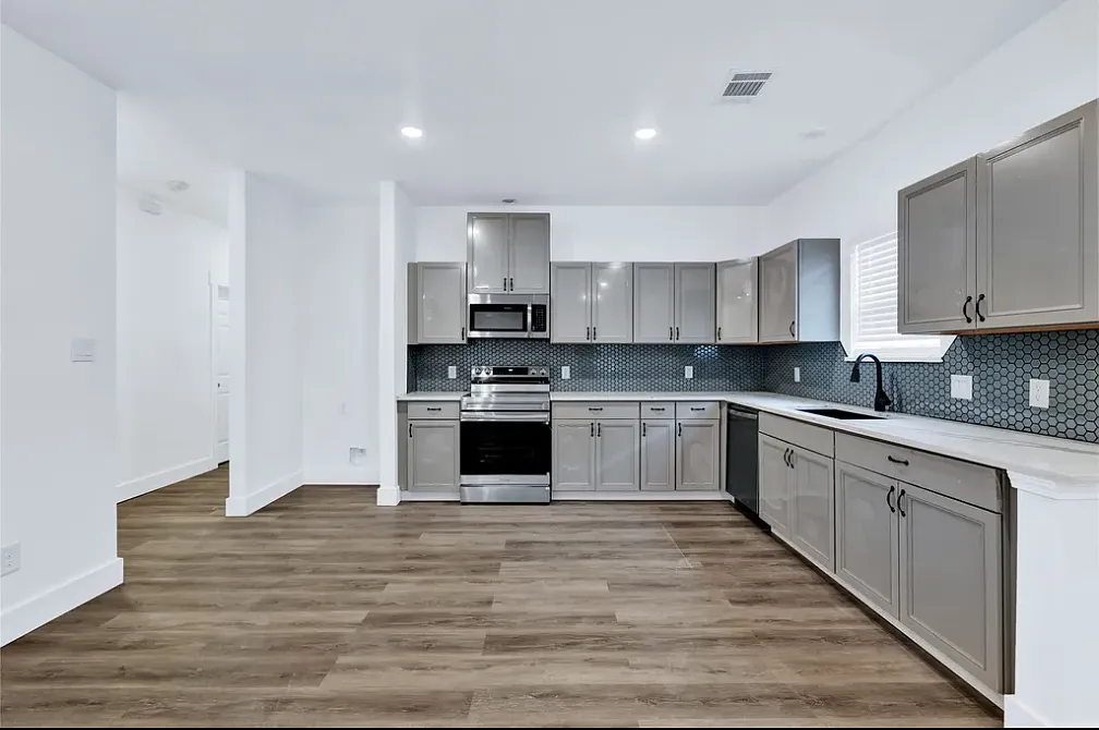 3 bed, 1430 sqft, $1,850 — Photo 2