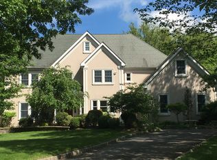 9 Hidden Glen Dr, Highland Mills, NY 10930