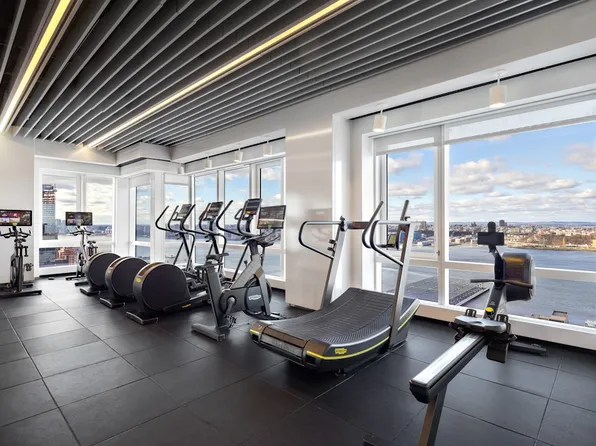 555 West 38th Street image 12 of 21