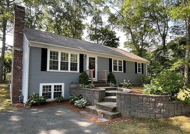 1st image of 135 Scudder Ave