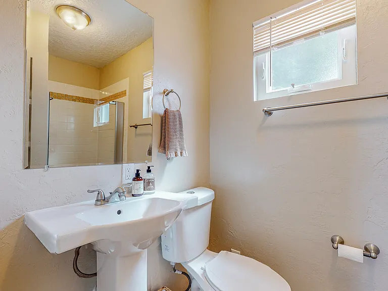 837 Adams St NE — Photo 44