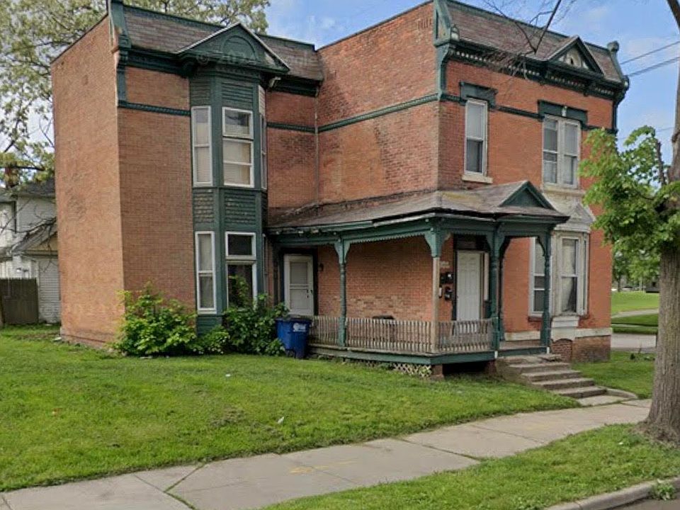 1st image of 902 N Huron St