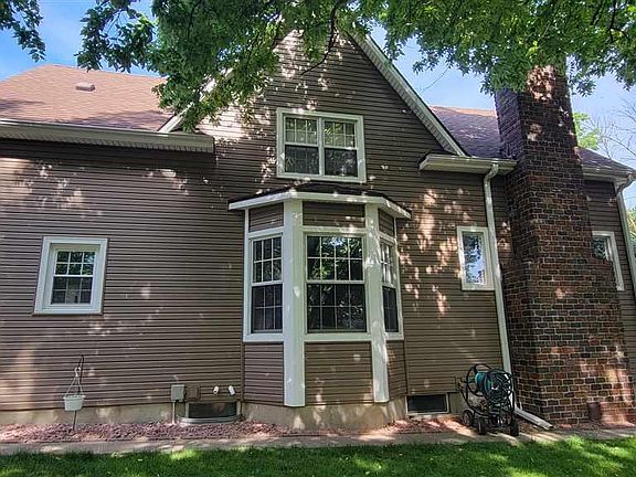 3rd image of 3412 Davis Ave