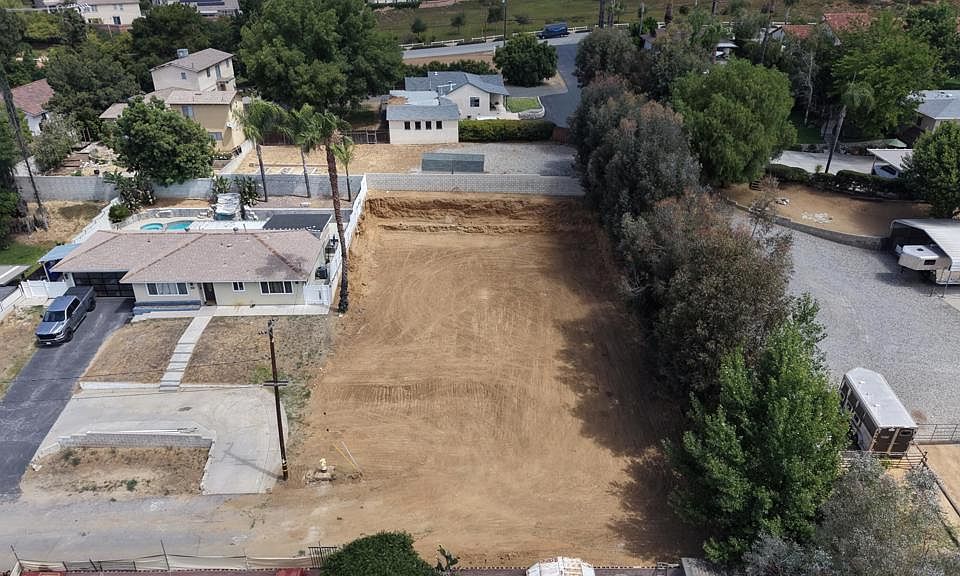 1st image of 31812 Hutto Ln