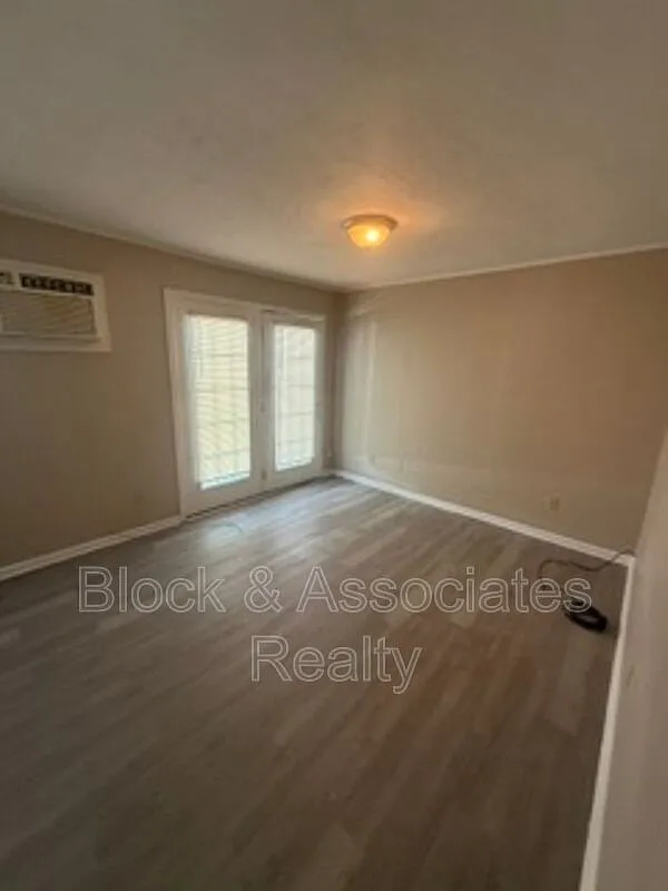 1 bed, 1.0 bath, $650 — Photo 4