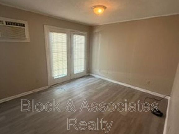 4th image of 136 W Pritchard St
