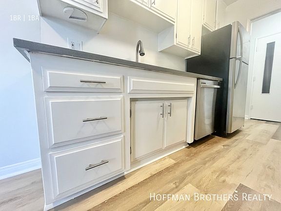 4th image of 8013 Romaine St #209