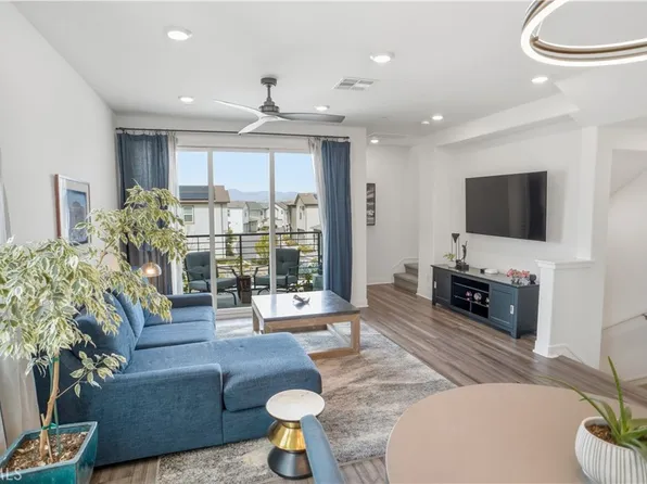 27465 Chamise Pl, Valencia, CA 91381