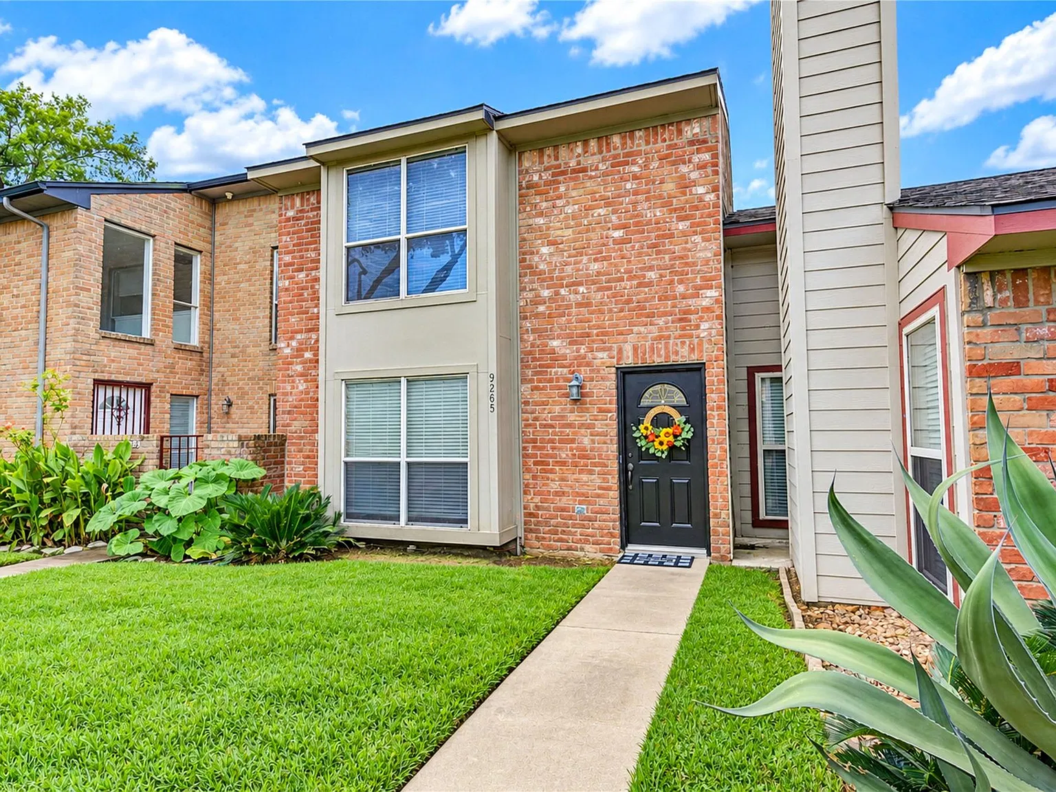 2 bed, 3.0 bath, 1444 sqft, $1,650 — Photo 2