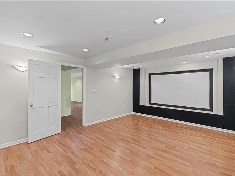 302 Wellington Park Dr — Photo 8