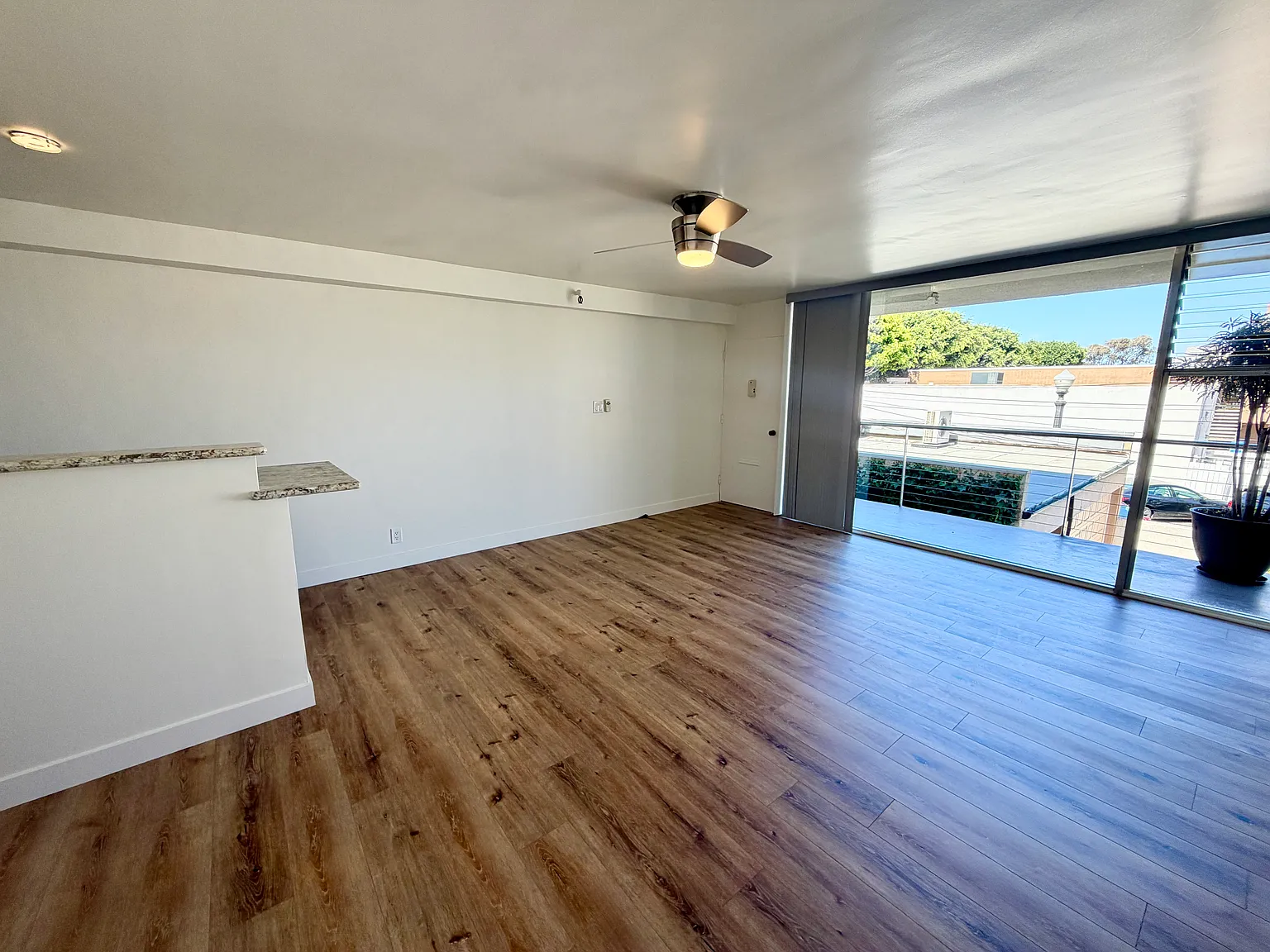 1 bed, 550 sqft, $2,400 — Photo 4