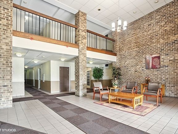 2nd image of 1460 Fairlane Dr APT 520