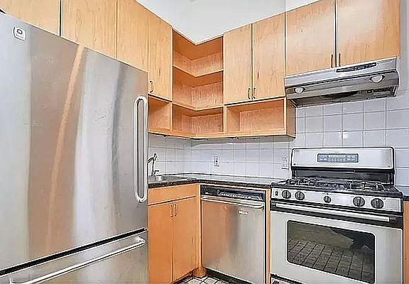2nd image of 157 Lexington Ave #6A