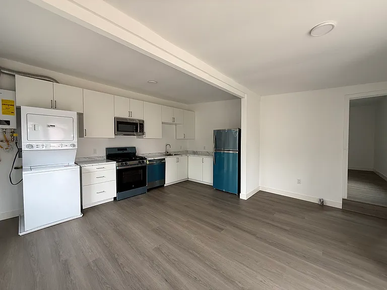 127 W 5th Ave #B — Photo 2