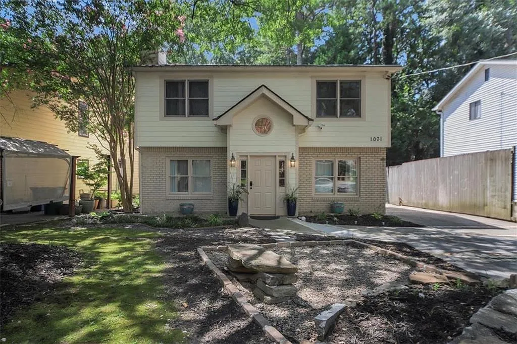 3 bed, 2.5 bath, 1562 sqft, $5,500 — Photo 1