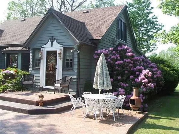 8566 E Eden Rd, Eden, NY 14057