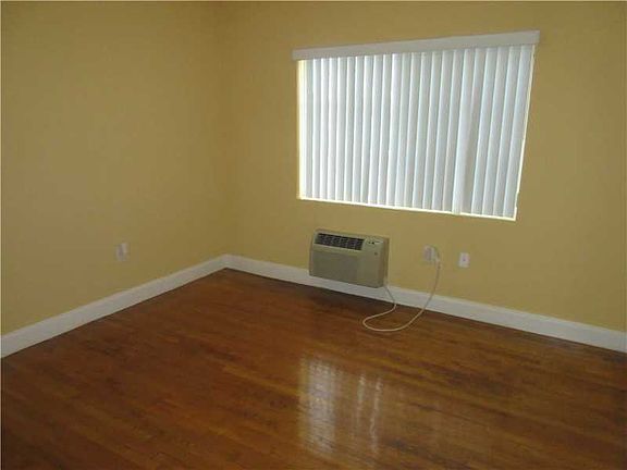 4th image of 8411 Byron Ave APT 11