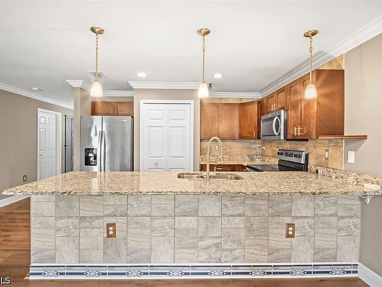 1530 Gretchen Ave S — Photo 11