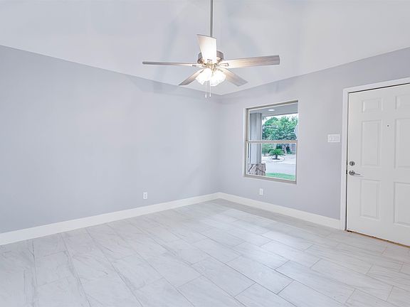 5th image of 211 Riverbank Dr
