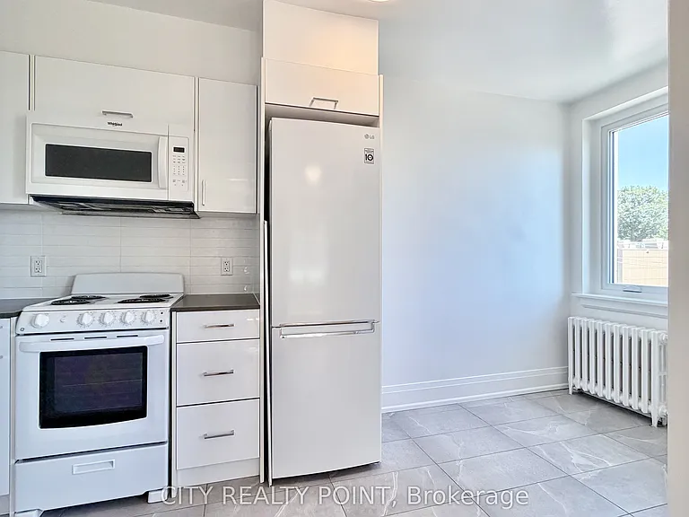 398 Avenue Rd #521 — Photo 5