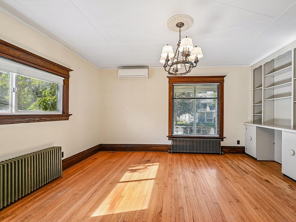 7th image of 407 3rd St SE