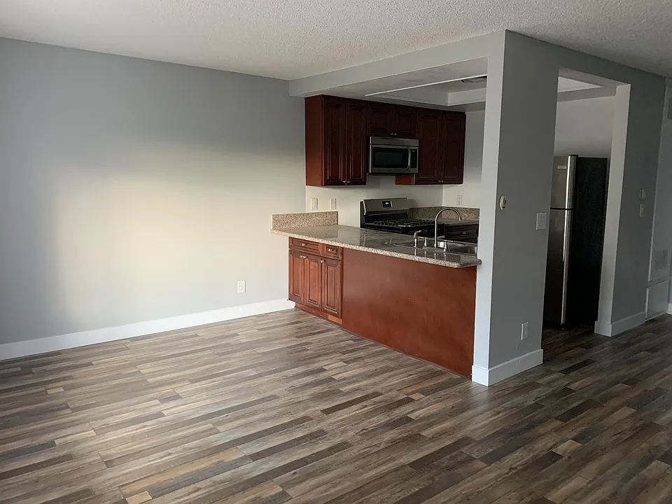 1243 Fedora St #5