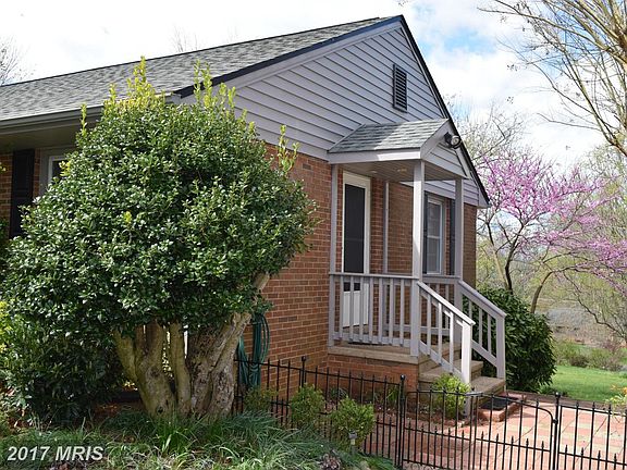 4th image of 1134 Oaklawn Dr