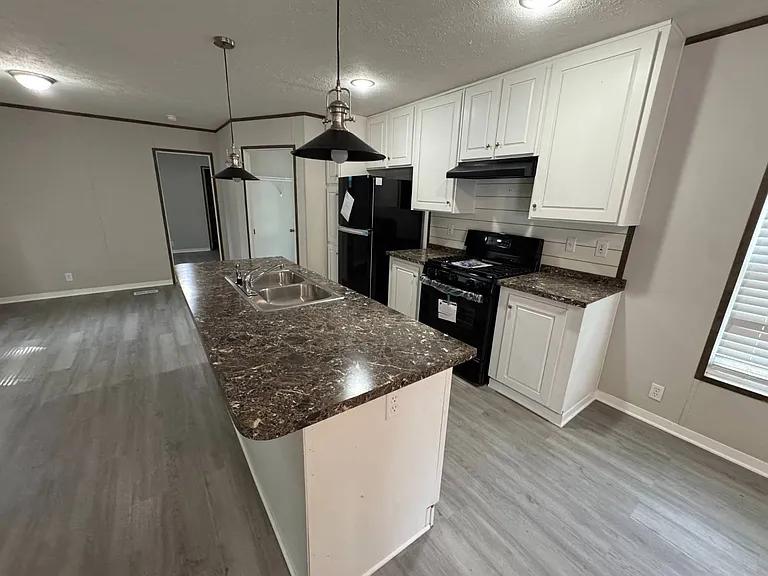 231 Bristol Dr — Photo 6