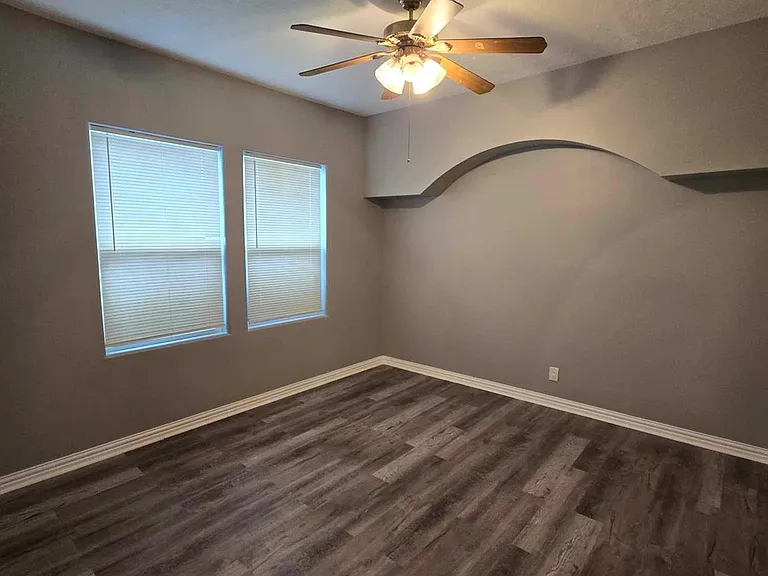 3125 Illinois St — Photo 13