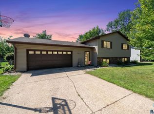 5813 W 36th St, Sioux Falls, SD 57106