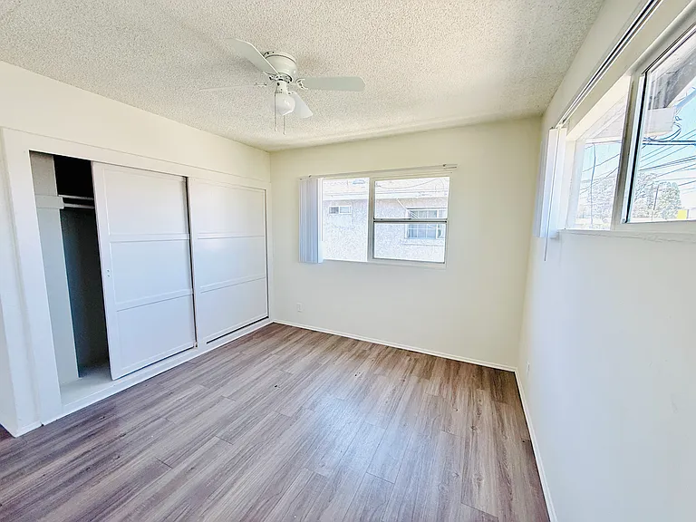 13635 Runnymede St #8 — Photo 14
