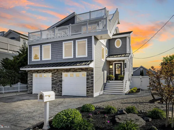 274 W 10th St, Ship Bottom, NJ 08008