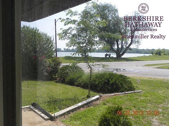 4th image of 701 E Bayview Dr