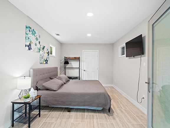 Bedroom on level 1